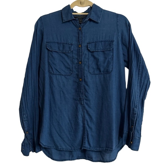 J.Crew Denim Shirt Womens Size 4 Blue Long Sleeve Button Front Collared Pockets - Picture 1 of 4